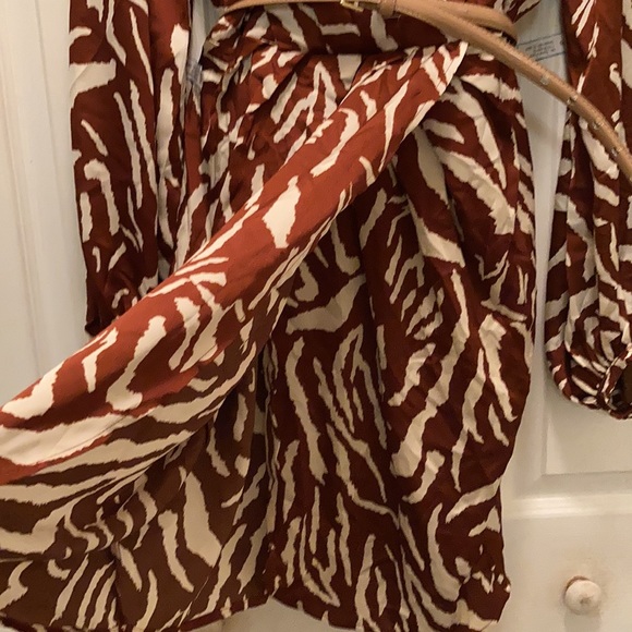 FASHION NOVA  LADIES DRESS - Picture 6 of 16